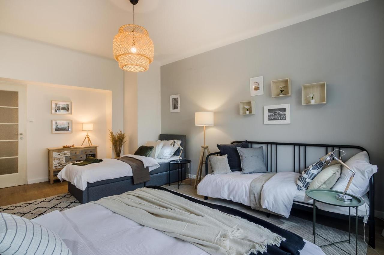 Apt In Prague Charles Bridge 1Km By Michal&Friends Экстерьер фото